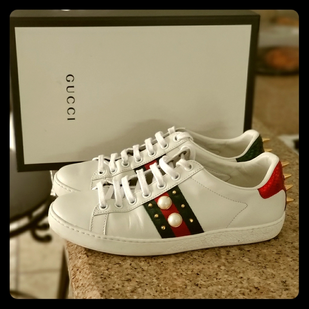 Woman Gucci shoes size 6.5